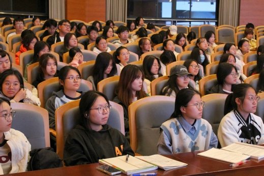 邀请了97国际手机版登录大一新生参加